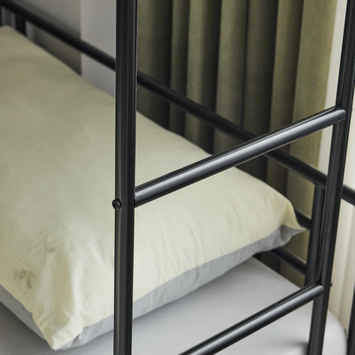 Kids Twin Size Black Iron Bunk Bed with Ladder - Space-Saving, Sturdy Design Bedstead for Children