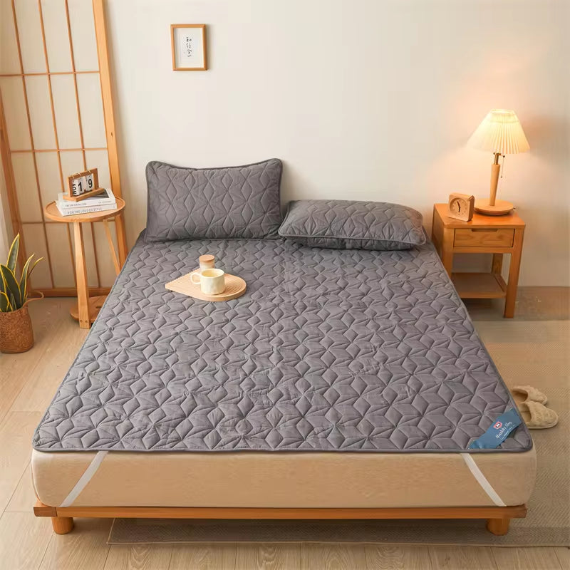Waterproof Mattress Protector - Breathable Noiseless Mattress Cover Pad with 4 Elastic Corner Straps Fits up to 40 Cm Deep