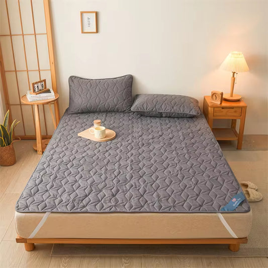Waterproof Mattress Protector - Breathable Noiseless Mattress Cover Pad with 4 Elastic Corner Straps Fits up to 40 Cm Deep